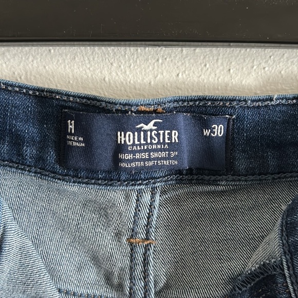 Used Distressed Hollister High-Rise Short Size 11 - Picture 3 of 3